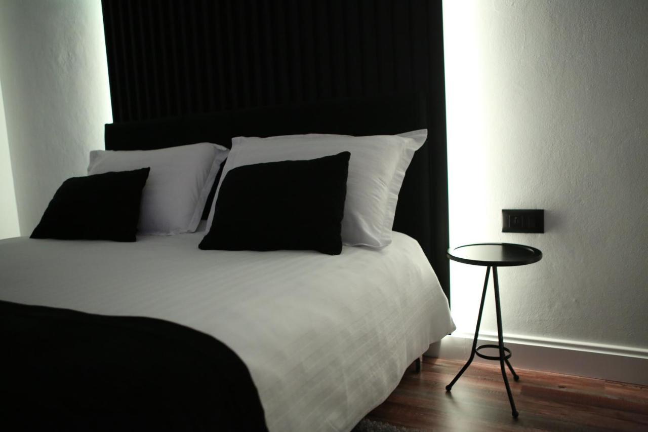 Dark Boutique Hotel Shkoze Экстерьер фото