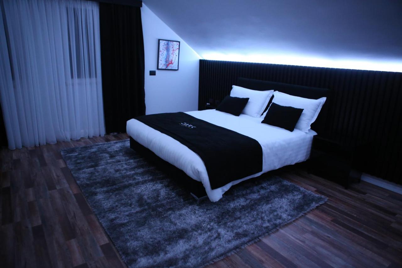 Dark Boutique Hotel Shkoze Экстерьер фото