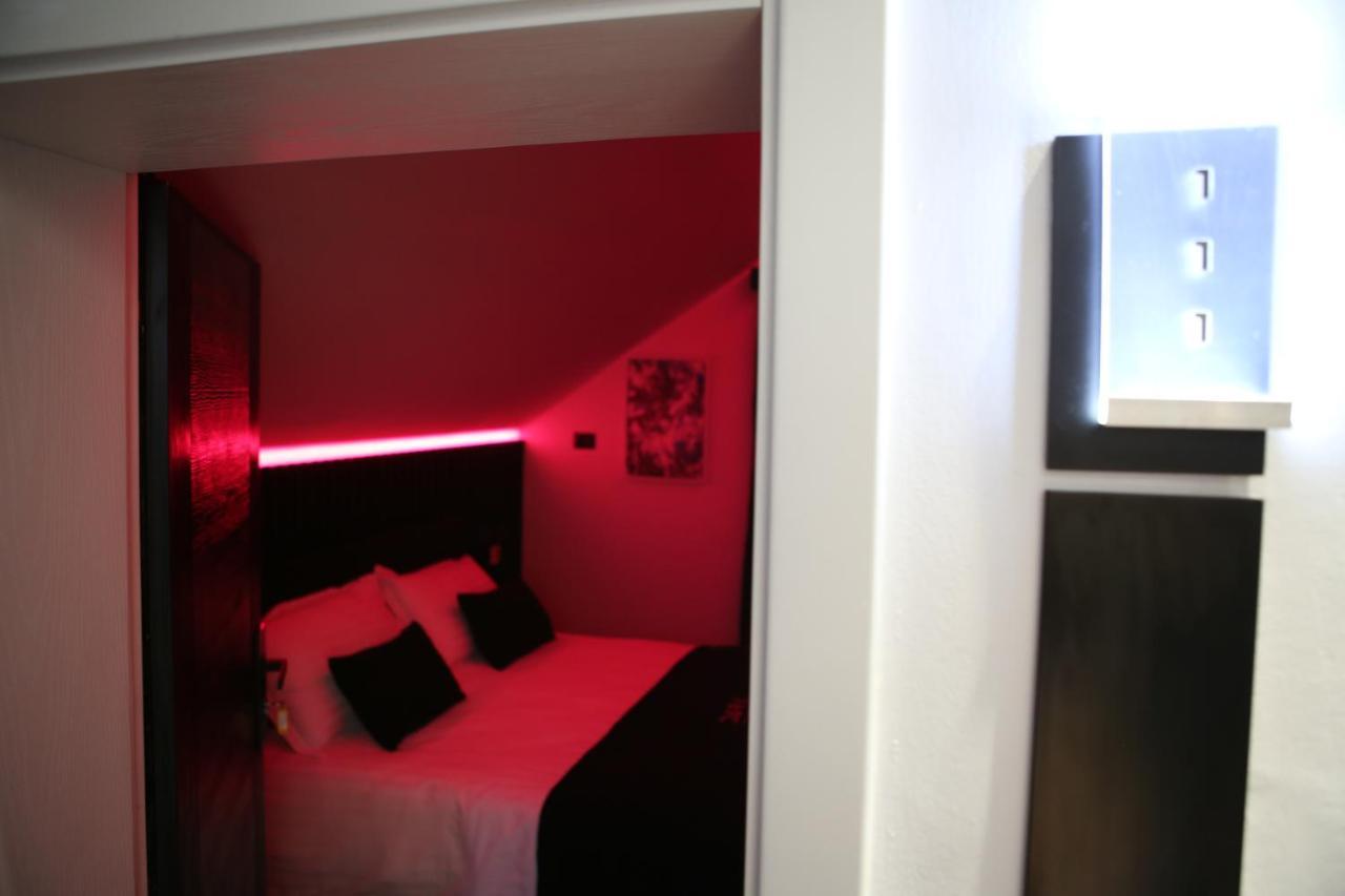 Dark Boutique Hotel Shkoze Экстерьер фото